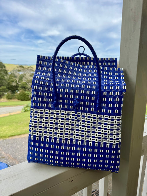 Blue / White Chequered Picnic Bag image 1
