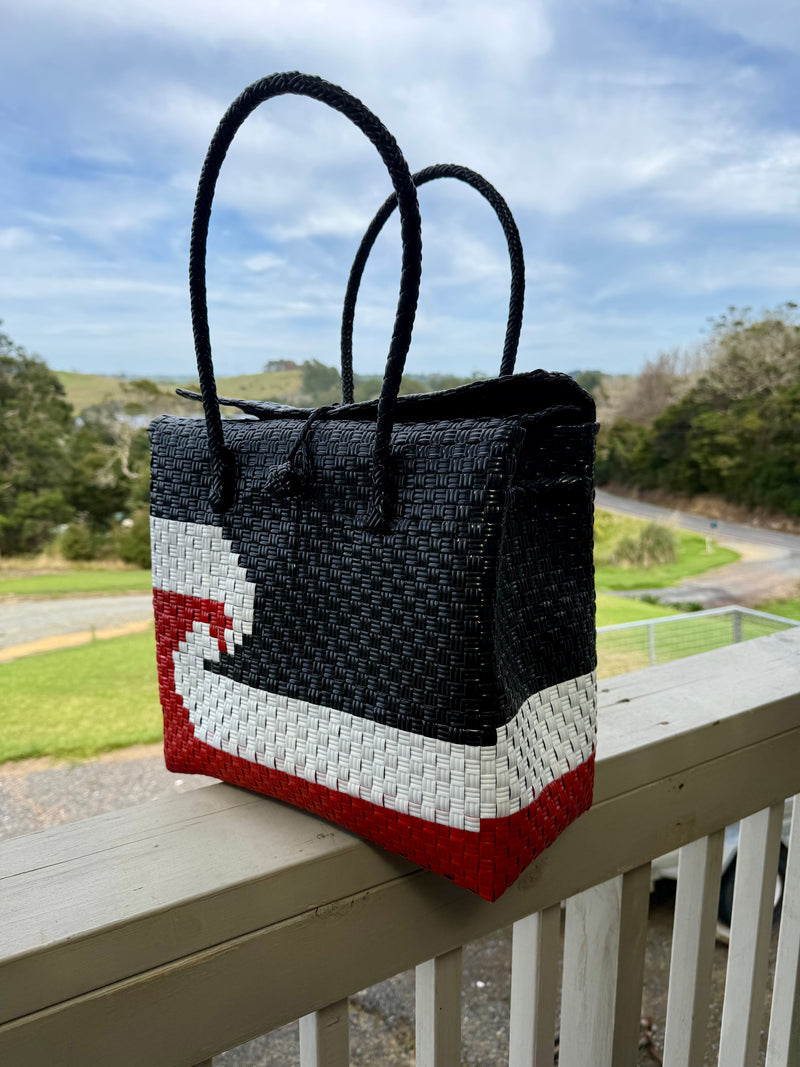 "Tino Rangatiratanga" Picnic Bag image 0